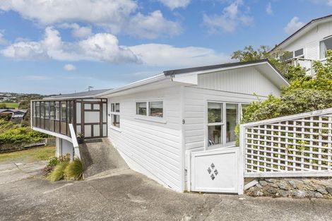 Photo of property in 9 Blandford Way, Newlands, Wellington, 6037