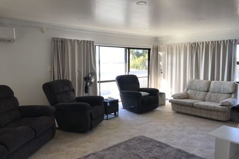 Photo of property in 19 Reynard Terrace, Conifer Grove, Takanini, 2112