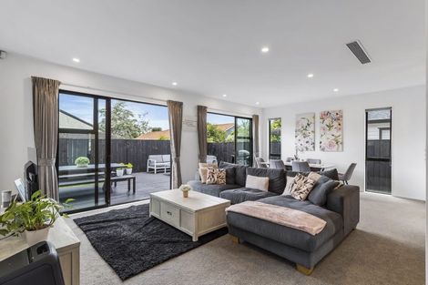 Photo of property in 10 Huaota Place, Botany Downs, Auckland, 2010