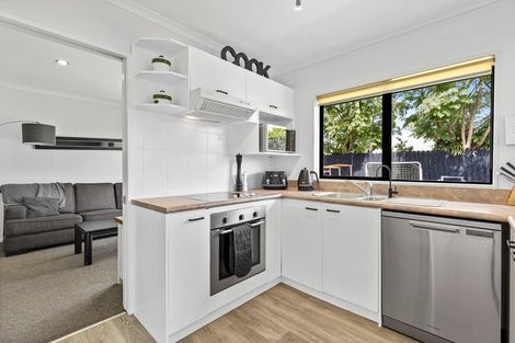 Photo of property in 6 Lothian Brae, Wattle Downs, Auckland, 2103