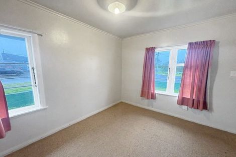 Photo of property in 1 Ravensworth Place, Foxton, 4814