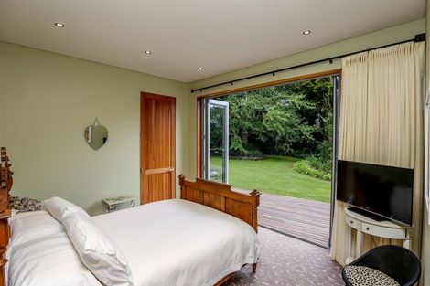 Photo of property in 531 South Road, Omata, New Plymouth, 4374