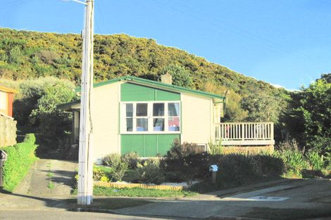 Photo of property in 33 Northumberland Street, Cannons Creek, Porirua, 5024