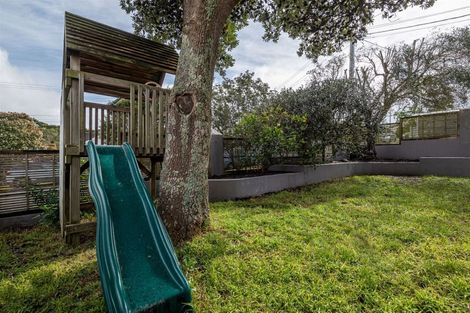 Photo of property in 1/14 Wernham Place, Northcote, Auckland, 0626