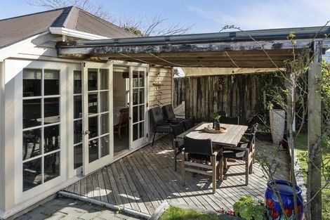 Photo of property in 5 Karamu Street, Strandon, New Plymouth, 4312