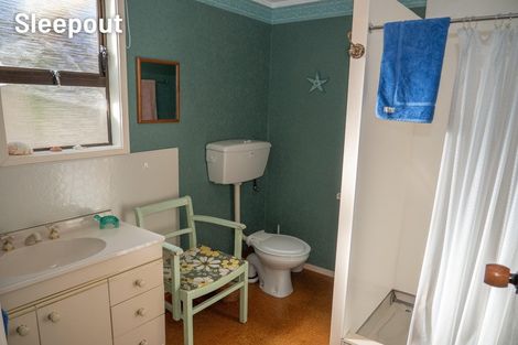 Photo of property in 47 Seaview Road, Cable Bay, 0420