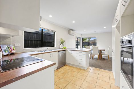 Photo of property in 25 Dairyland Drive, East Tamaki Heights, Auckland, 2016