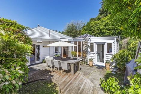 Photo of property in 225 Marine Parade, Seatoun, Wellington, 6022