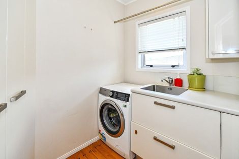 Photo of property in 2 Hillcrest Grove, Hillpark, Auckland, 2102