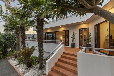 Photo of property in 1/52 Masterton Road, Rothesay Bay, Auckland, 0630