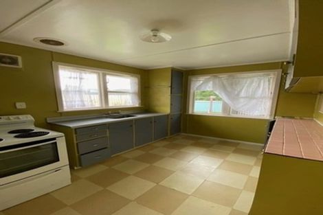 Photo of property in 17 Balmain Street, Newlands, Wellington, 6037