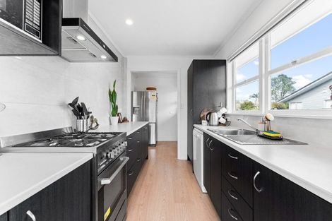 Photo of property in 15 Lendic Avenue, Henderson, Auckland, 0612