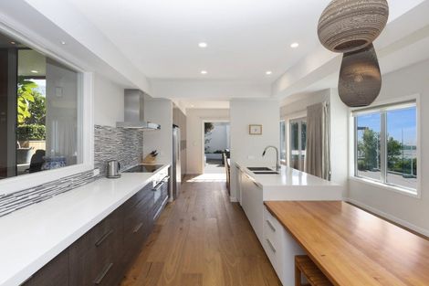 Photo of property in 2 Challenger Lane, Redcliffs, Christchurch, 8081