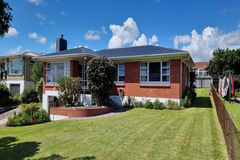 Photo of property in 240 Ngatai Road, Otumoetai, Tauranga, 3110