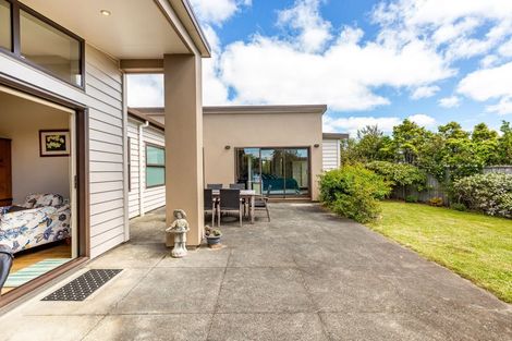 Photo of property in 98 Navigation Drive, Whitby, Porirua, 5024