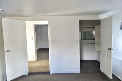 Photo of property in 17 Manhattan Heights, Glendene, Auckland, 0602