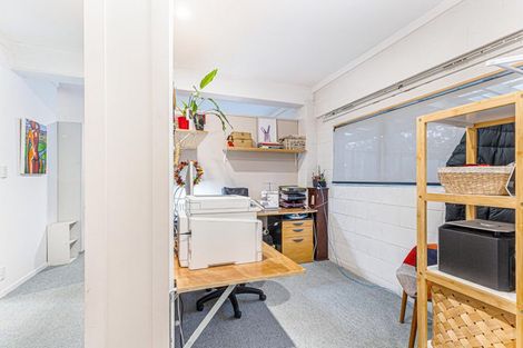 Photo of property in 19 Grassmere Road, Henderson Valley, Auckland, 0612