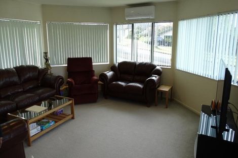 Photo of property in 1 San Fernando Way, Henderson, Auckland, 0612
