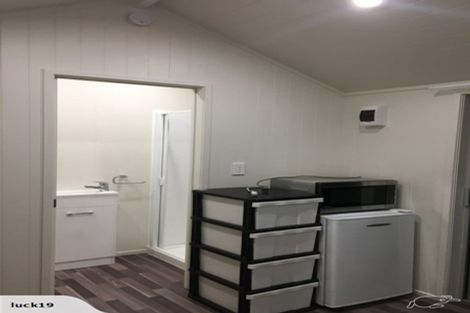 Photo of property in 28 Golf Road, New Lynn, Auckland, 0600