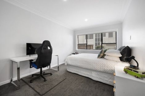 Photo of property in 2/47 Clovelly Road, Bucklands Beach, Auckland, 2012