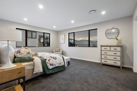 Photo of property in 28 Longshore Drive, Long Bay, Auckland, 0630