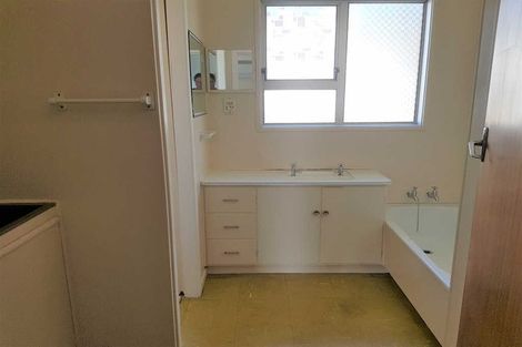 Photo of property in 31 Findlay Street, Moturoa, New Plymouth, 4310