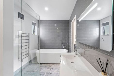 Photo of property in 18 Bella Vista Drive, Gulf Harbour, Whangaparaoa, 0930