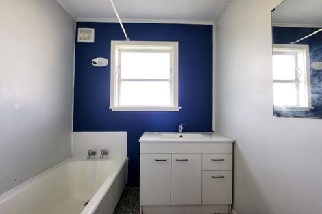 Photo of property in 118 Broderick Road, Johnsonville, Wellington, 6037