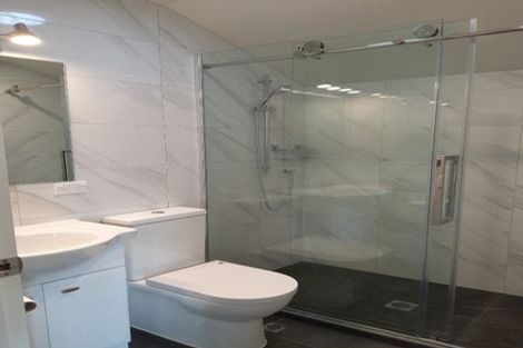 Photo of property in 9/6 John Jennings Drive, Oteha, Auckland, 0632