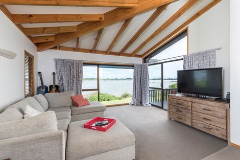 Photo of property in 33 St Annes Crescent, Wattle Downs, Auckland, 2103