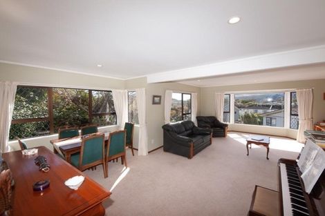 Photo of property in 117 Churton Drive, Churton Park, Wellington, 6037