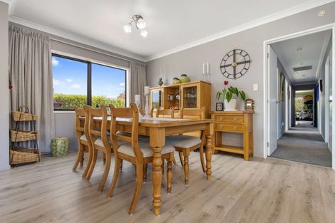 Photo of property in 19a Kawaha Point Road, Fairy Springs, Rotorua, 3015