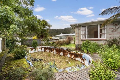 Photo of property in 27 Lees Grove, Wainuiomata, Lower Hutt, 5014