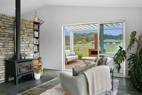 Photo of property in 6 Kahikatea Drive, Kinloch, Taupo, 3377