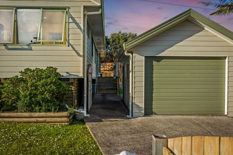 Photo of property in 11 Killygordon Place, Massey, Auckland, 0614
