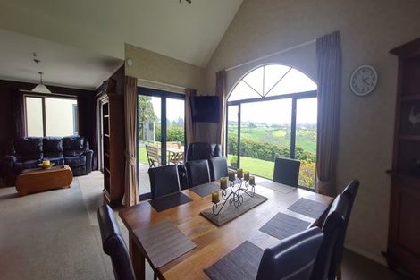 Photo of property in 311 Croydon Road, Midhirst, Stratford, 4394