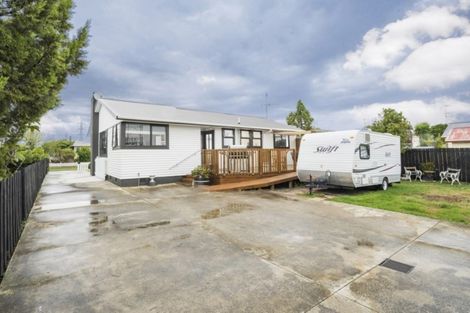 Photo of property in 37 Edgewater Drive, Pakuranga, Auckland, 2010