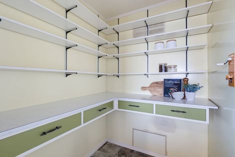Photo of property in 8 Manahi Avenue, Kawaha Point, Rotorua, 3010