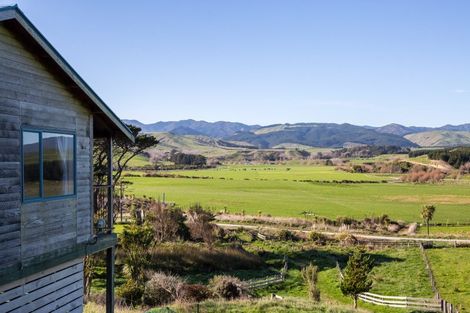 Photo of property in 32 Whangaimoana Beach Road, Whangaimoana, Pirinoa, 5772