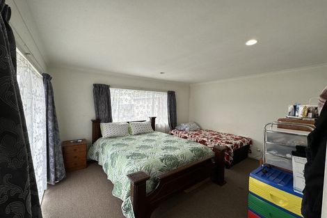 Photo of property in 1 Fleetwood Drive, Henderson, Auckland, 0612