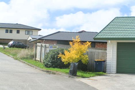 Photo of property in 17 Killygordon Place, Massey, Auckland, 0614
