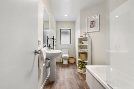 Photo of property in 10 Palm Grove Drive, Western Heights, Hamilton, 3200