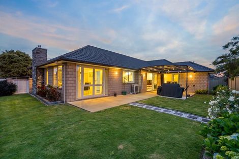 Photo of property in 28 Erceg Way, Rosehill, Papakura, 2113