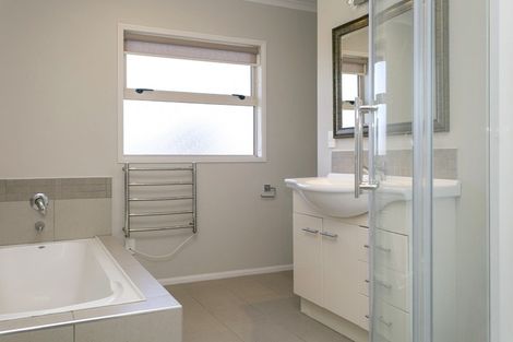 Photo of property in 14 Ernest Kemp Rise, Wharewaka, Taupo, 3330