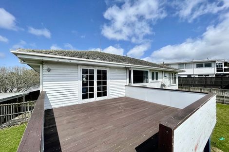 Photo of property in 3 Taha Road, Te Atatu South, Auckland, 0610