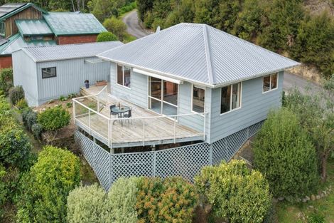 Photo of property in 22 Amelia Crescent, Waikawa, Picton, 7220
