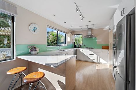 Photo of property in 15 Glenreagh Place, Torbay, Auckland, 0630