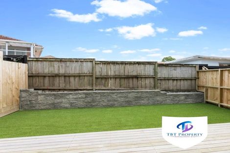 Photo of property in 8/25 Vodanovich Road, Te Atatu South, Auckland, 0610