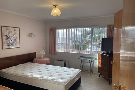 Photo of property in 33d Kirby Street, Glendene, Auckland, 0602