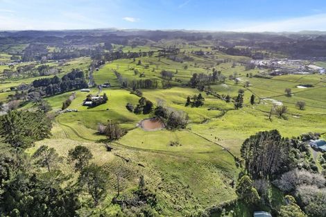 Photo of property in 107 Cemetery Road, Wainui, 0992